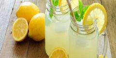 عصير الليمون وبياض البيض والسكر البني